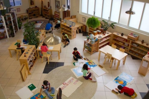 Các giai đoạn phát triển của trẻ theo quan điểm của Montessori