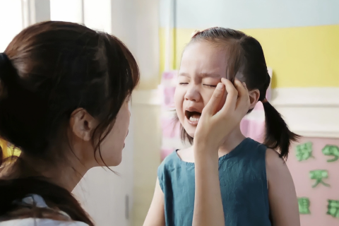 3 lời chê bai khiến con tổn thương sâu sắc, dù giận đến mấy cha mẹ cũng không nên nói ra
