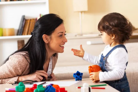 7 hành vi thiếu lịch sự của con cái cha mẹ nên chấn chỉnh ngay