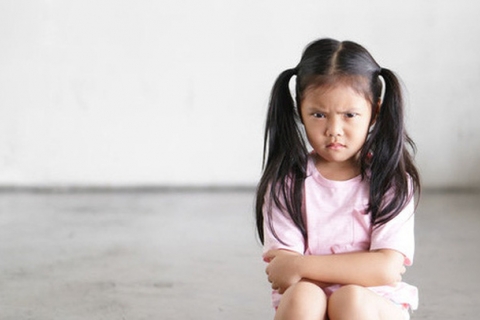 Đừng lúc nào cũng than phiền rằng con mình có vấn đề về tâm lý, hãy xem bạn có đi vào 5 "vết xe đổ" này khi con từ 3-6 tuổi không