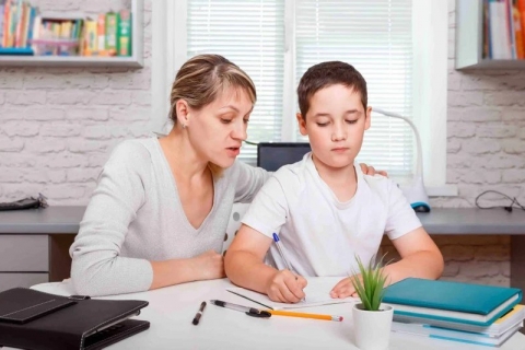 Nếu cha mẹ làm 3 điều này trong vòng 3 giờ sau khi đi học về, con cái họ sẽ được hưởng lợi suốt đời