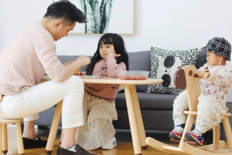 Trong gia đình có 2 con, sự thiên vị của cha mẹ ẩn chứa trong 3 hành vi vô thức này mà họ không biết