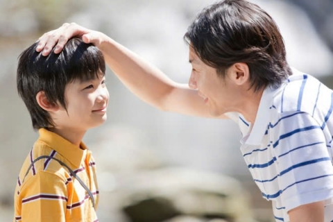 4 biểu hiện rõ nhất cho thấy trẻ lớn lên sẽ là người hiếu thảo: Cha mẹ về già thảnh thơi, ít phải lo nghĩ