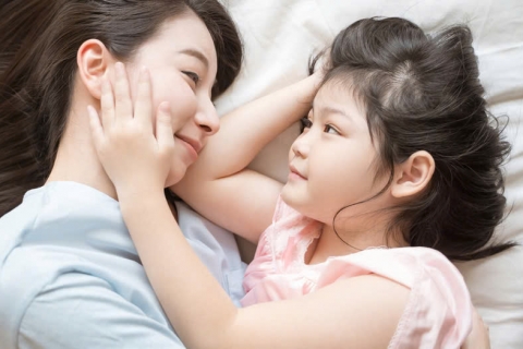 Trò chuyện với con về 5 chủ đề này trước khi ngủ, con sẽ ngày càng yêu thương mẹ nhiều hơn