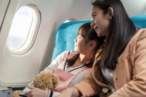 "Mẹ ơi, chúng ta không được đi khoang hạng nhất vì nghèo sao?" - Câu trả lời của bà mẹ xứng đáng đưa vào sách giáo khoa