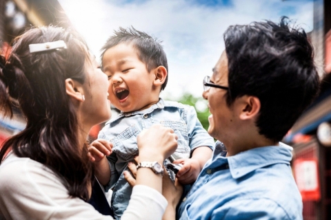 Sự khác biệt giữa đứa trẻ được nuôi dưỡng bởi cha mẹ “yêu thương nhau” và “không yêu thương nhau” là gì?