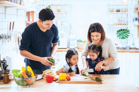 Gia đình GIÀU CÓ bắt đầu từ điều rất nhỏ: 4 việc con làm cùng bố mẹ nhưng nhiều người bỏ quên