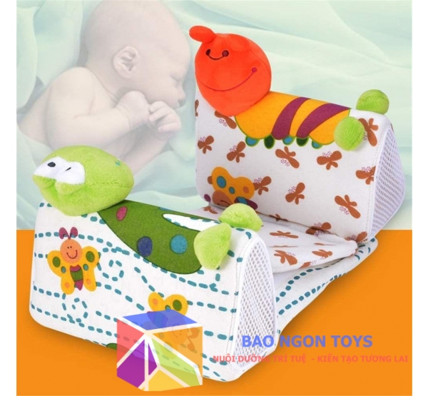 GỐI CHẶN KÈM ĐỒ CHƠI GẤU BÔNG TƯƠNG TÁC CHO BÉ SƠ SINH GIÚP BÉ PHÁT TRIỂN GIÁC QUAN VÀ VẬN ĐỘNG TINH - BAO NGON TOYS - DV73